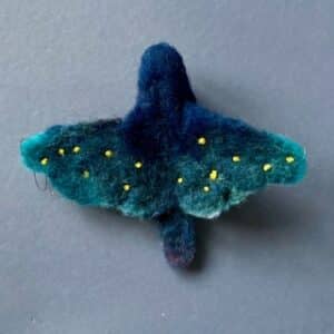 one of a kind vogeltje van vilt "midnight sky"