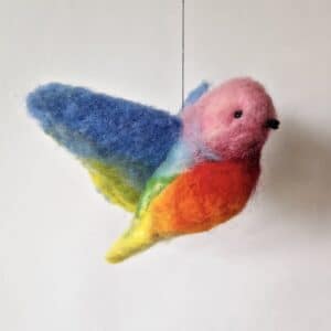 one of a kind vogeltje van vilt rainbow friend