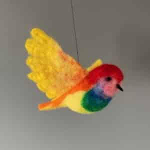 one of a kind vogeltje van vilt "rainbow dance 2"